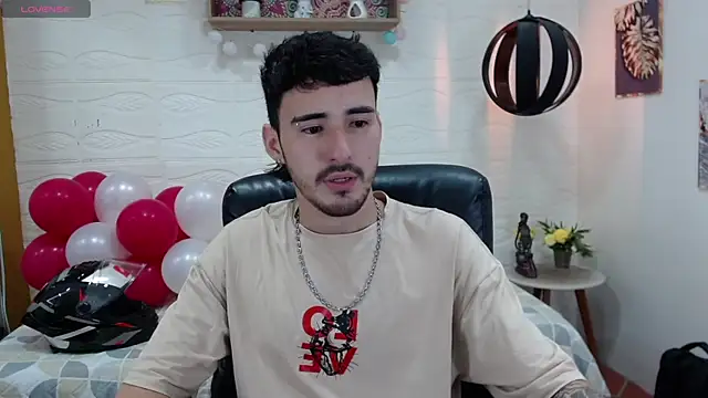 Snapshot of DmitriSanders chatting on February 20, 8:58 pm DmitriSanders online show from February 20, 8:58 pm