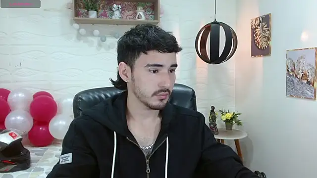 Snapshot of DmitriSanders chatting on February 22, 1:33 am DmitriSanders online show from February 22, 1:33 am