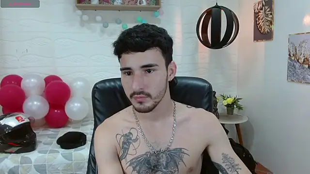 Snapshot of DmitriSanders chatting on February 22, 9:48 pm DmitriSanders online show from February 22, 9:48 pm