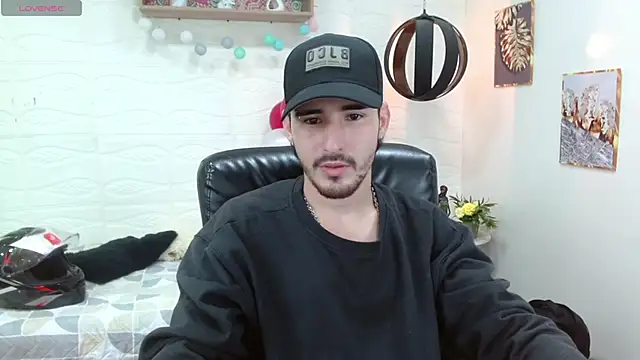 Snapshot of DmitriSanders chatting on February 25, 9:02 pm DmitriSanders online show from February 25, 9:02 pm