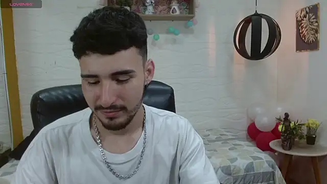 Snapshot of DmitriSanders chatting on March 1, 8:42 pm DmitriSanders online show from March 1, 8:42 pm