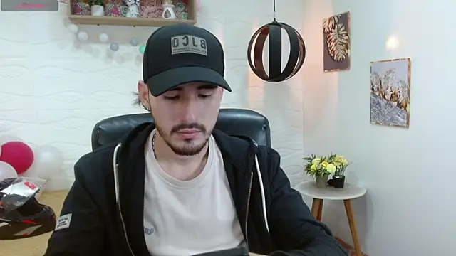 Snapshot of DmitriSanders chatting on March 5, 9:37 pm DmitriSanders online show from March 5, 9:37 pm