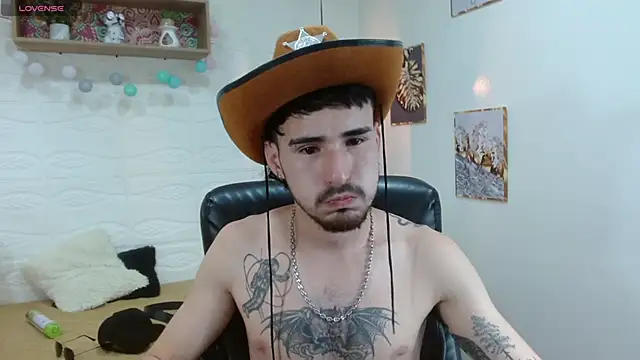 Snapshot of DmitriSanders chatting on March 6, 12:43 am DmitriSanders online show from March 6, 12:43 am