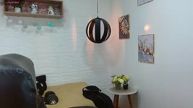 Snapshot of DmitriSanders chatting on March 6, 6:52 am DmitriSanders online show from March 6, 6:52 am