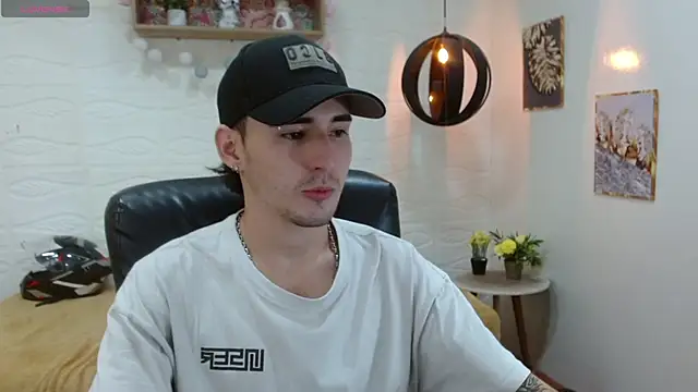 Snapshot of DmitriSanders chatting on March 12, 9:24 pm DmitriSanders online show from March 12, 9:24 pm