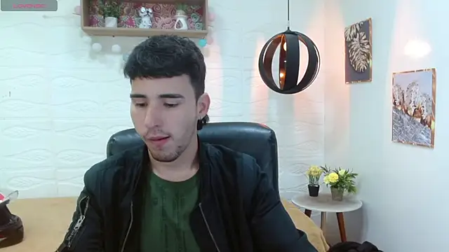 Snapshot of DmitriSanders chatting on March 15, 8:32 pm DmitriSanders online show from March 15, 8:32 pm