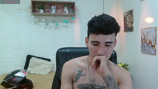 Snapshot of DmitriSanders chatting on March 16, 6:20 am DmitriSanders online show from March 16, 6:20 am