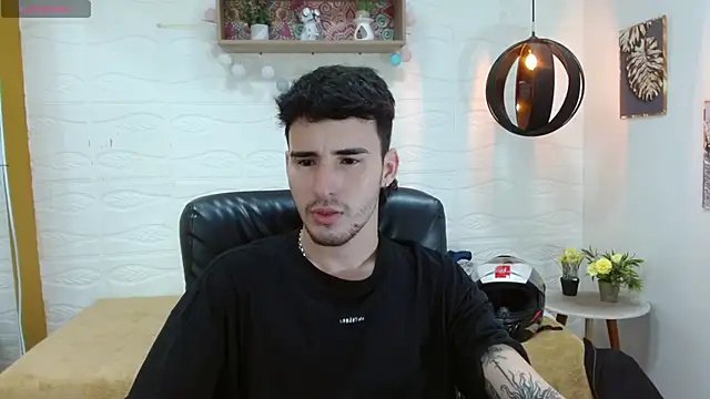 Snapshot of DmitriSanders chatting on March 19, 8:22 pm DmitriSanders online show from March 19, 8:22 pm