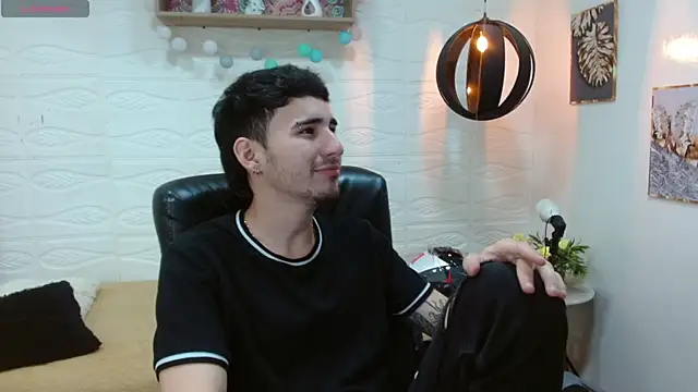 Snapshot of DmitriSanders chatting on March 20, 8:40 pm DmitriSanders online show from March 20, 8:40 pm