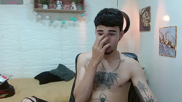 Snapshot of DmitriSanders chatting on March 21, 10:06 pm DmitriSanders online show from March 21, 10:06 pm