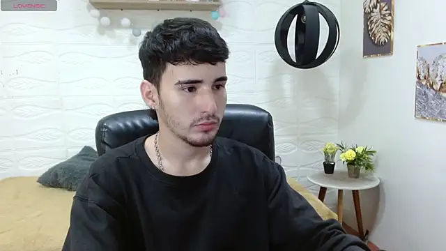 Snapshot of DmitriSanders chatting on March 22, 8:04 pm DmitriSanders online show from March 22, 8:04 pm