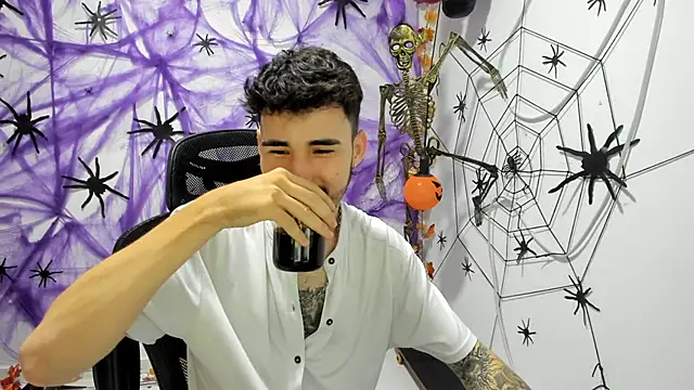 Snapshot of DmitriSanders chatting on October 1, 10:38 pm DmitriSanders online show from October 1, 10:38 pm