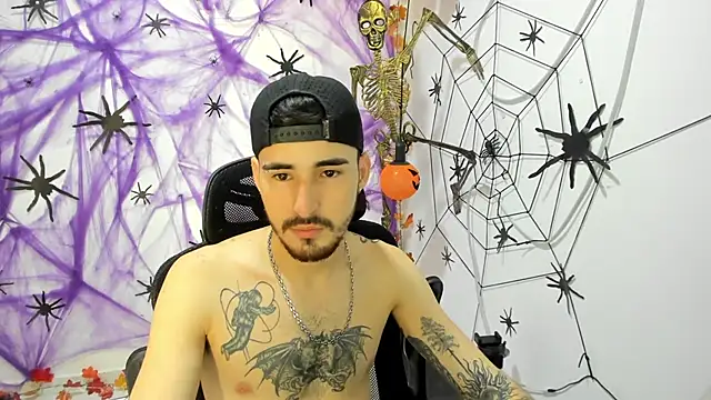 Snapshot of DmitriSanders chatting on October 4, 6:50 pm DmitriSanders online show from October 4, 6:50 pm