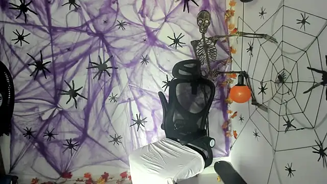 Snapshot of DmitriSanders chatting on October 6, 3:53 pm DmitriSanders online show from October 6, 3:53 pm