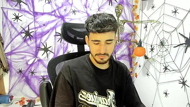 Snapshot of DmitriSanders chatting on October 9, 8:40 pm DmitriSanders online show from October 9, 8:40 pm