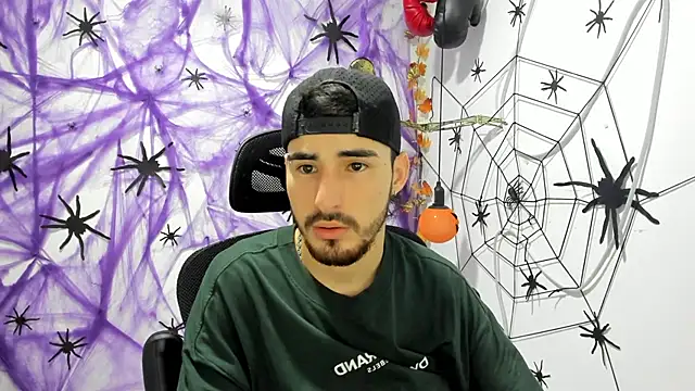 Snapshot of DmitriSanders chatting on October 16, 12:11 am DmitriSanders online show from October 16, 12:11 am