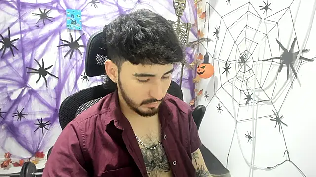 Snapshot of DmitriSanders chatting on November 8, 8:18 pm DmitriSanders online show from November 8, 8:18 pm