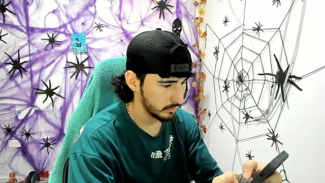 Snapshot of DmitriSanders chatting on December 14, 2:00 pm DmitriSanders online show from December 14, 2:00 pm