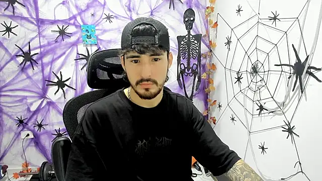 Snapshot of DmitriSanders chatting on December 16, 1:10 am DmitriSanders online show from December 16, 1:10 am