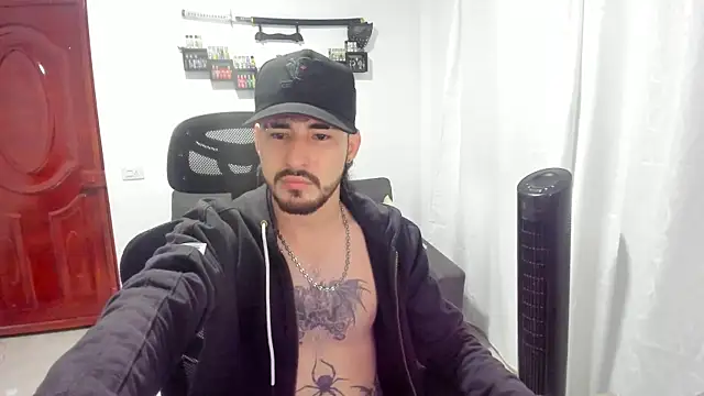 Snapshot of DmitriSanders chatting on May 7, 12:38 am DmitriSanders online show from May 7, 12:38 am