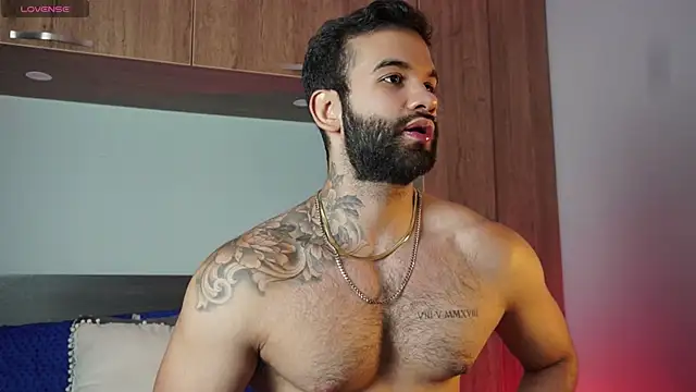 Snapshot of MarkHazze chatting on October 25, 12:18 am MarkHazze online show from October 25, 12:18 am