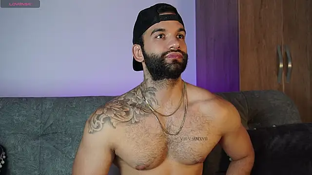 Snapshot of MarkHazze chatting on October 28, 9:39 pm MarkHazze online show from October 28, 9:39 pm