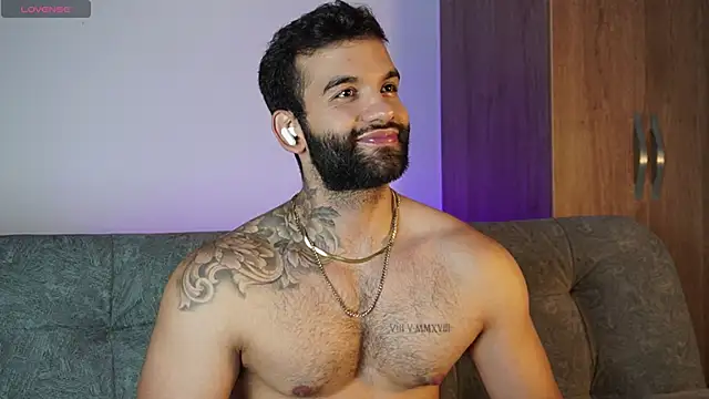 Snapshot of MarkHazze chatting on November 3, 11:04 pm MarkHazze online show from November 3, 11:04 pm