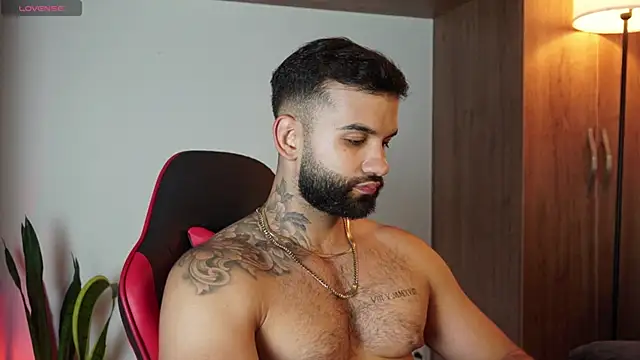 Snapshot of MarkHazze chatting on November 6, 9:15 pm MarkHazze online show from November 6, 9:15 pm