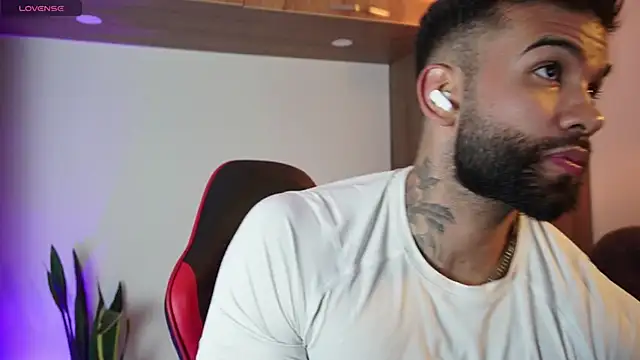 Snapshot of MarkHazze chatting on November 7, 10:54 pm MarkHazze online show from November 7, 10:54 pm