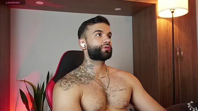 Snapshot of MarkHazze chatting on November 10, 10:31 pm MarkHazze online show from November 10, 10:31 pm