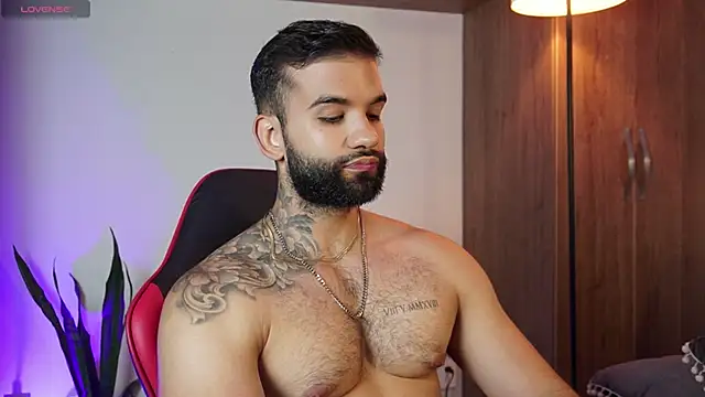 Snapshot of MarkHazze chatting on November 13, 9:47 pm MarkHazze online show from November 13, 9:47 pm