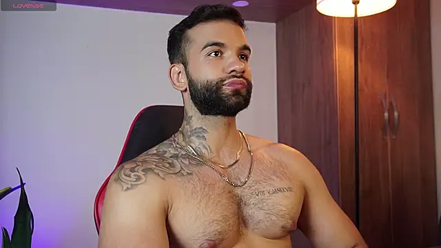 Snapshot of MarkHazze chatting on November 15, 9:43 pm MarkHazze online show from November 15, 9:43 pm