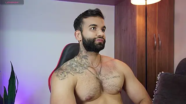 Snapshot of MarkHazze chatting on November 20, 11:04 pm MarkHazze online show from November 20, 11:04 pm