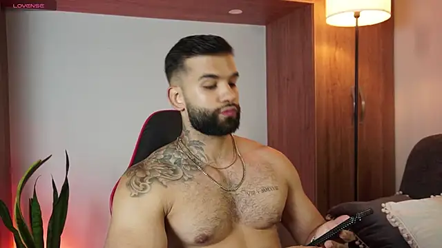 Snapshot of MarkHazze chatting on November 24, 12:10 am MarkHazze online show from November 24, 12:10 am