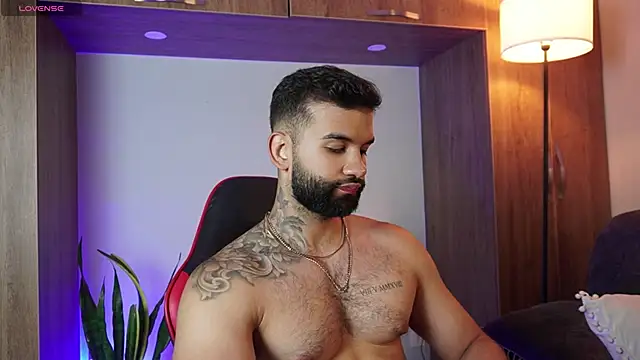 Snapshot of MarkHazze chatting on November 26, 11:28 pm MarkHazze online show from November 26, 11:28 pm