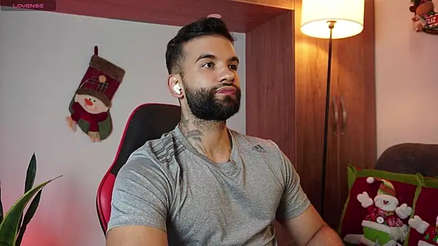 Snapshot of MarkHazze chatting on November 29, 11:30 pm MarkHazze online show from November 29, 11:30 pm