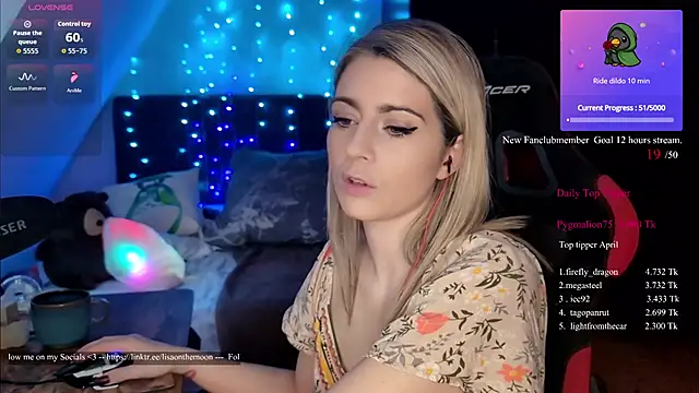 Snapshot of Lisaonthemoon chatting on April 26, 3:10 pm Lisaonthemoon online show from April 26, 3:10 pm