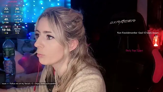 Snapshot of Lisaonthemoon chatting on May 9, 4:34 pm Lisaonthemoon online show from May 9, 4:34 pm