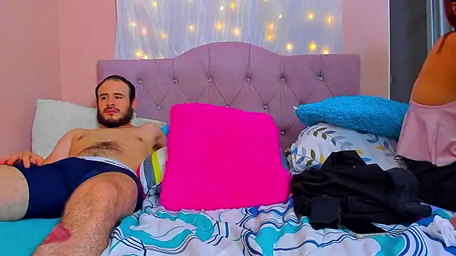 Snapshot of CoupleLatinXXX chatting on February 25, 8:30 pm CoupleLatinXXX online show from February 25, 8:30 pm