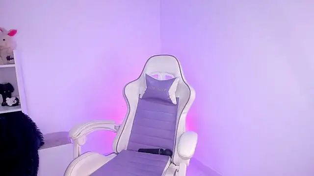 lili turner online show from April 15, 6:37 pm