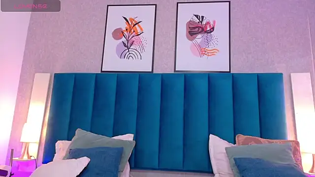 CheneellLorens online show from October 19, 3:45 pm