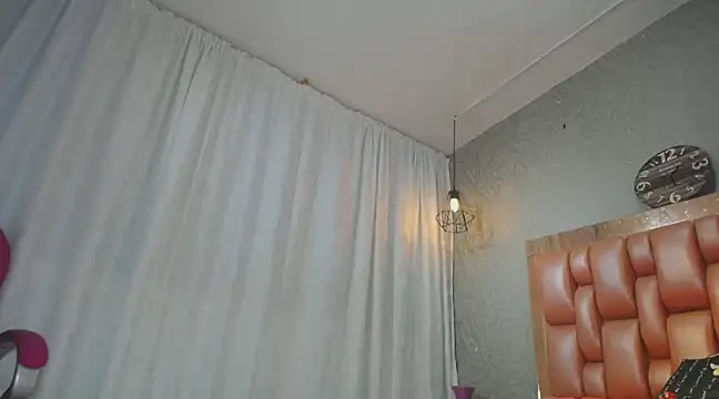Snapshot of KEYRA-MILLER- chatting on January 17, 1:36 am KEYRA-MILLER- online show from January 17, 1:36 am