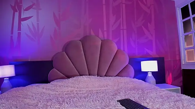 Snapshot of Lezy_ chatting on January 17, 9:06 pm Lezy  online show from January 17, 9:06 pm