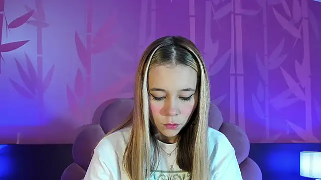 Snapshot of Lezy_ chatting on January 28, 7:32 pm Lezy  online show from January 28, 7:32 pm