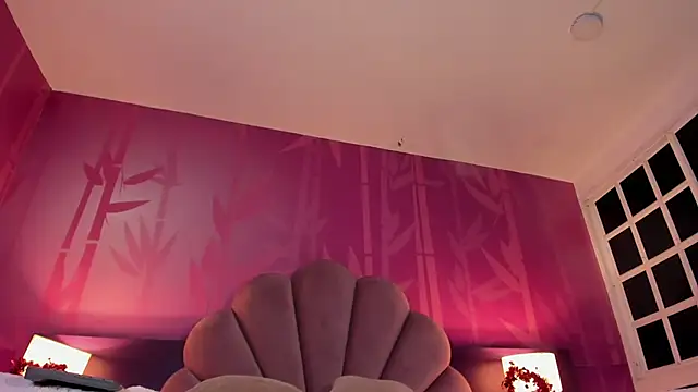 Snapshot of Lezy_ chatting on February 24, 9:41 pm Lezy  online show from February 24, 9:41 pm