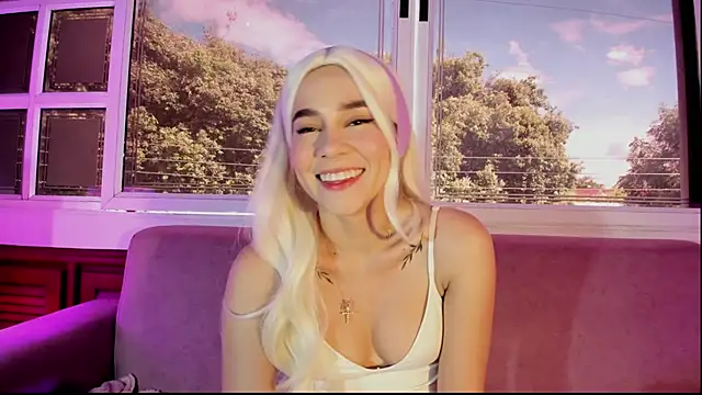 Snapshot of Lezy_ chatting on September 8, 7:35 pm Lezy  online show from September 8, 7:35 pm