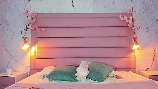 Snapshot of Lezy_ chatting on October 3, 7:44 pm Lezy  online show from October 3, 7:44 pm