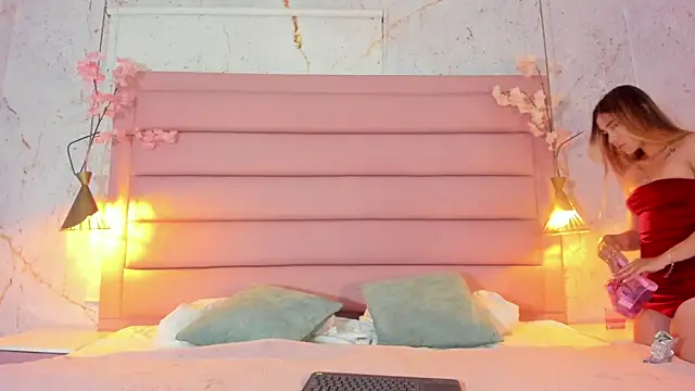 Snapshot of Lezy_ chatting on October 15, 7:36 pm Lezy  online show from October 15, 7:36 pm