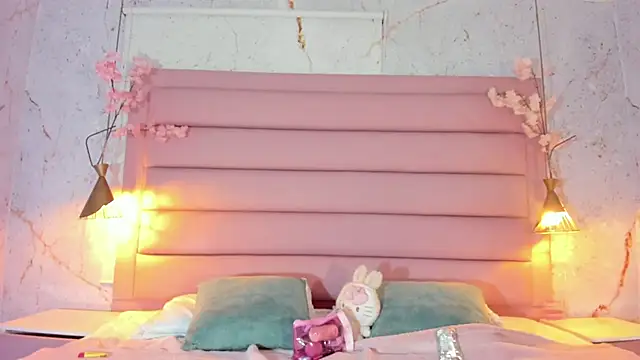 Snapshot of Lezy_ chatting on October 16, 7:37 pm Lezy  online show from October 16, 7:37 pm