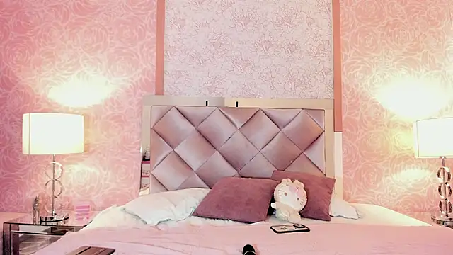 Snapshot of Lezy_ chatting on October 31, 7:37 pm Lezy online show from October 31, 7:37 pm